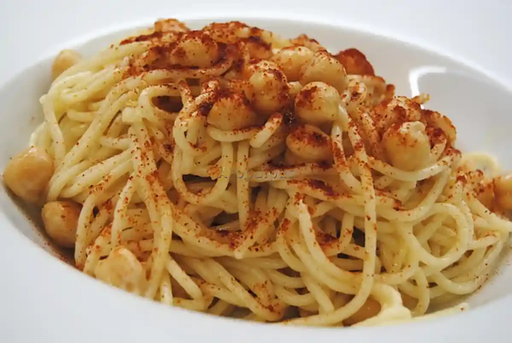 Imagen de los Espaguetis con Garbanzos al Aroma de Laurel